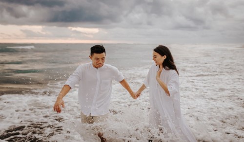 foto prewedding di pantai (Custom)