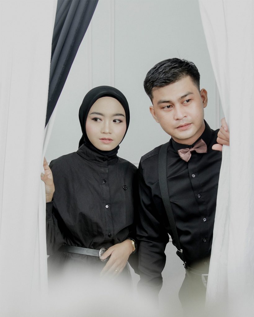 foto prewedding baju hitam 