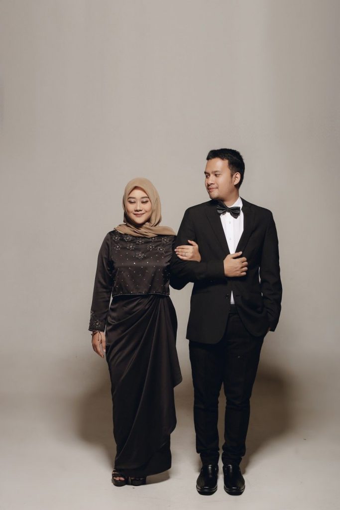 foto prewedding baju hitam 