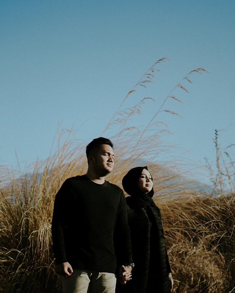 foto prewedding baju hitam 