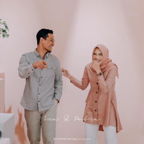 foto prewedding sederhana tapi menarik 